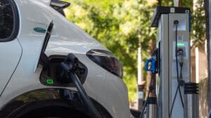 ¿Cómo es la batería de un coche eléctrico? ¿Qué lleva dentro?  